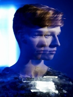 Постер: Sequin in a Blue Room